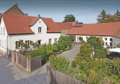 Ein Garten an der Unterkunft Apartment in Lampertheim-Hofheim