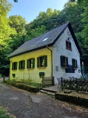 Das Gebäude in dem sich die Ferienwohnung befindet