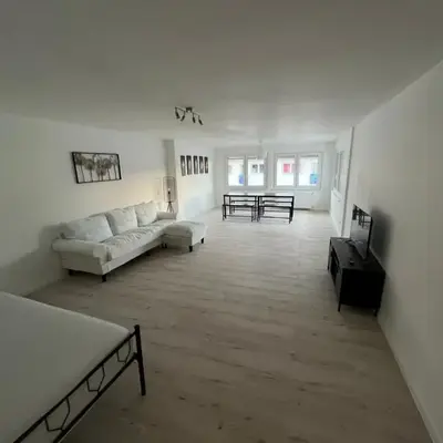 Monteurwohnung mit Balkon und 4-Zimmern