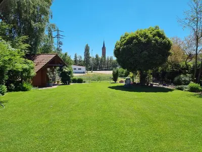 Ein Garten an der Unterkunft Haus Sonnengarten