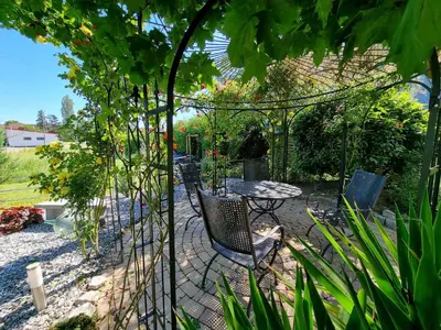Ein Garten an der Unterkunft Haus Sonnengarten