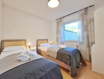 Ein Bett oder Betten in einem Zimmer der Unterkunft Villa Auszeit Wohnung im Haus Frey - Weindorf, 1 BR bis 3 Personen