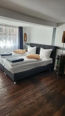 Ein Bett oder Betten in einem Zimmer der Unterkunft Beim Alfred