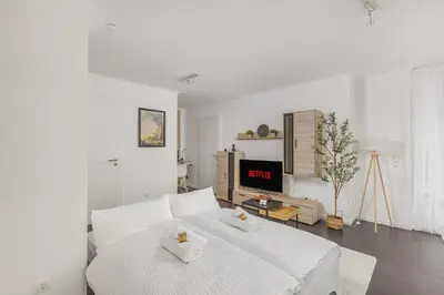 TV/Unterhaltungsangebot in der Unterkunft Kalina Suites - Apartment am Rhein, Nähe BASF, AbbVie, Uni MA