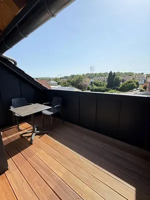 Ein Balkon oder eine Terrasse in der Unterkunft Neues, stilvolles Loft inmitten der Weinberge