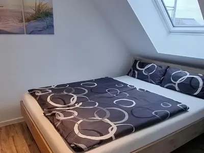 Ein Bett oder Betten in einem Zimmer der Unterkunft Moderne DG-Wohnung mit Flair in guter Lage