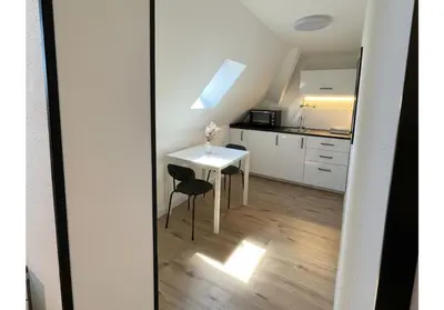 Küche/Küchenzeile in der Unterkunft Top-Floor Hideaway for Two in Karlsruhe-Mühlburg - APOLONIAliving - Apt3