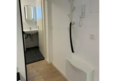 Ein Badezimmer in der Unterkunft Top-Floor Hideaway for Two in Karlsruhe-Mühlburg - APOLONIAliving - Apt3