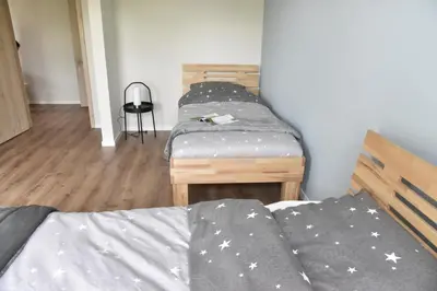 Ein Bett oder Betten in einem Zimmer der Unterkunft Sonnenscheinhaus Wohnung 2