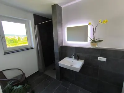 Ein Badezimmer in der Unterkunft Ferienwohnung in absoluter Randlage