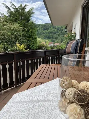 Ein allgemeiner Bergblick oder ein Berglick von der Ferienwohnung aus