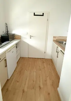 Küche/Küchenzeile in der Unterkunft Benmey Apartment Küche,TV,Waschmaschine