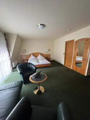 Ein Bett oder Betten in einem Zimmer der Unterkunft Apartmenthaus Wilder Mann