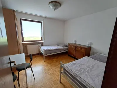 Ein Bett oder Betten in einem Zimmer der Unterkunft Haus mit zwei Ferienwohnungen