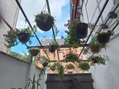 Ein Garten an der Unterkunft Monteurstudio am Wasserturm