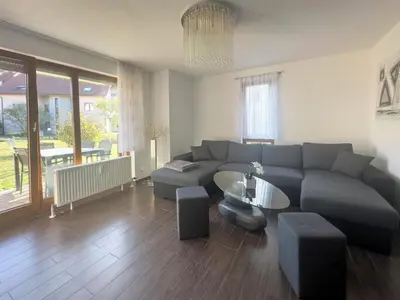 Ein Sitzbereich in der Unterkunft Ferienwohnung Obersulm