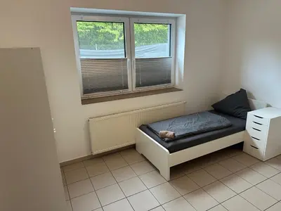 Ein Bett oder Betten in einem Zimmer der Unterkunft 3 Schlafzimmer, Wohnzimmer, Küche, Bad, Terrasse, Parkplatz