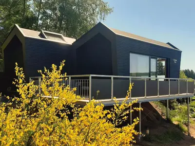 Das Gebäude in dem sich das Ferienhaus befindet