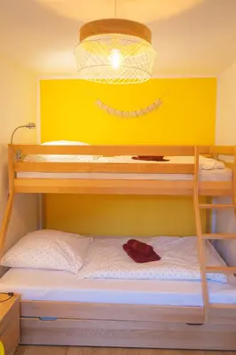 Ein Bett oder Betten in einem Zimmer der Unterkunft Familienfreundliche Ferienwohnung 