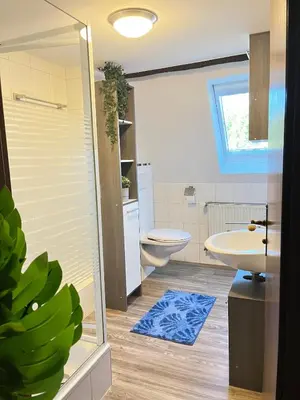 Ein Badezimmer in der Unterkunft Nature I Bike path I Wildlife park I Kitchen I Parking