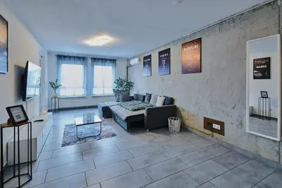 TV/Unterhaltungsangebot in der Unterkunft Wohlfühlnest St Leon Rot Aufzug Klima Balkon