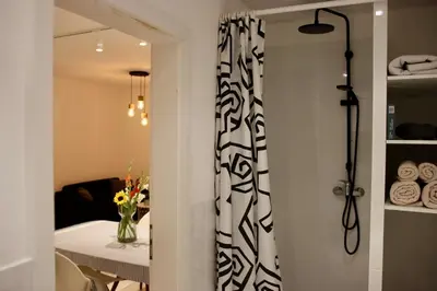Ein Badezimmer in der Unterkunft Moderne Souterrainwohnung