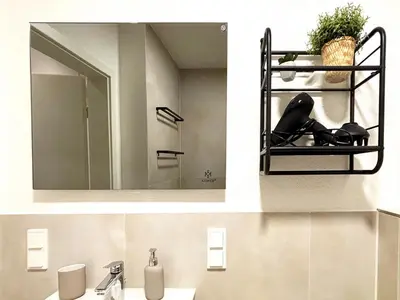Ein Badezimmer in der Unterkunft COZEE - Air-Conditioned Apartment with Netflix