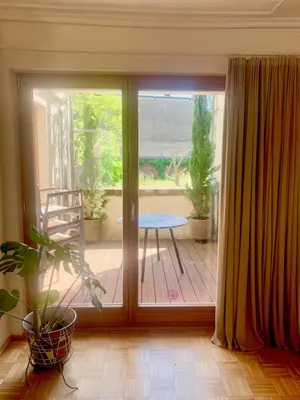 Ein Balkon oder eine Terrasse in der Unterkunft Gruppen und Familienstadthaus 5-6 Betten, 4 Bäder, 2 Terrassen und Balkon