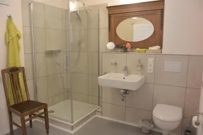 Ein Badezimmer in der Unterkunft Gruppen und Familienstadthaus 5-6 Betten, 4 Bäder, 2 Terrassen und Balkon