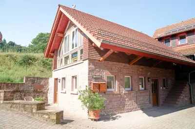 Das Gebäude in dem sich die Ferienwohnung befindet