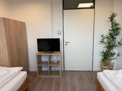 Ein Bett oder Betten in einem Zimmer der Unterkunft Deluxe 5-Bedroom Apartment with Modern Kitchen and Two Bathrooms