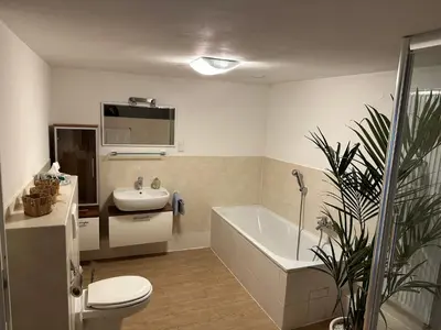 Ein Badezimmer in der Unterkunft Klassisch Ruhig und Vertrauensvoll Zimmer