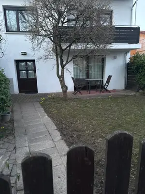 Ein Garten an der Unterkunft Klassisch Ruhig und Vertrauensvoll Zimmer