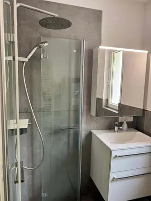 Ein Badezimmer in der Unterkunft Modernes Apartment - Kirchfeld