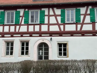 Das Gebäude in dem sich die Ferienwohnung befindet