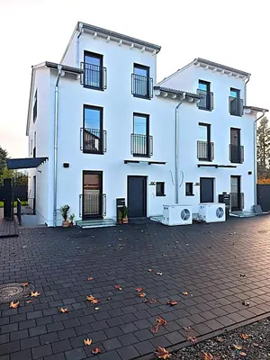 Das Gebäude in dem sich das Ferienhaus befindet