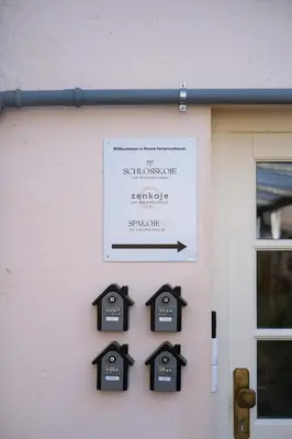 Ein Zertifikat, Auszeichnung, Logo oder anderes Dokument, das in der Unterkunft Zenkoje - Ankommen, Entspannen mit Garten, Terrasse, 2 Schlafzimmern und 2 Bädern! ausgestellt ist