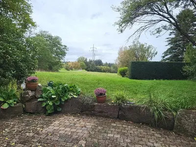 Ein Garten an der Unterkunft Stilvolles Studio mit Terrasse und Stellplatz