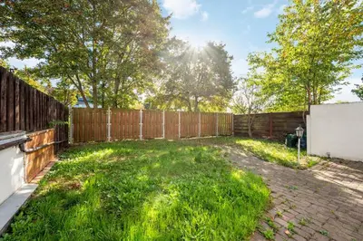 Ein Garten an der Unterkunft BIR02 Wohnung mit Garten in Rüsselsheim!