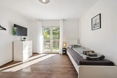 TV/Unterhaltungsangebot in der Unterkunft BIR02 Wohnung mit Garten in Rüsselsheim!