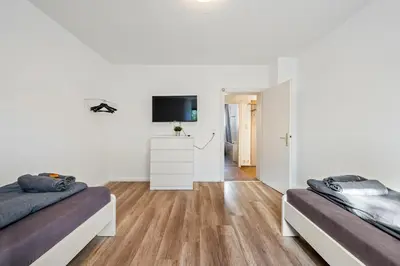 TV/Unterhaltungsangebot in der Unterkunft BIR02 Wohnung mit Garten in Rüsselsheim!