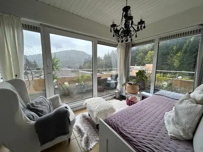 Ein allgemeiner Bergblick oder ein Berglick von der Ferienwohnung aus