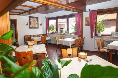 Ein Restaurant oder anderes Speiselokal in der Unterkunft zum Lamm