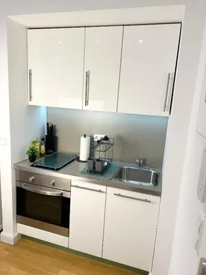 Küche/Küchenzeile in der Unterkunft BELLA - Business&Family Ap 2, 100m zum Konzerteingang Schloß, Parkplatz, Smart TV, Netflix, Waschmaschine, 24h Checkin, 30 qm