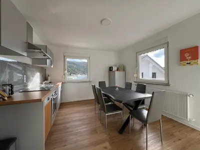 Küche/Küchenzeile in der Unterkunft Traumhafte 3 Zimmer Ferienwohnung mit Balkon