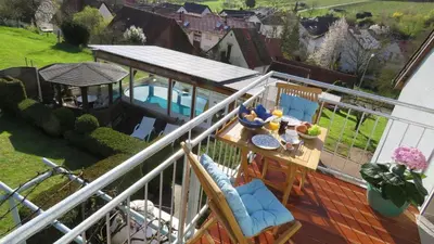 Der Swimmingpool an oder in der Nähe von Das blaue Haus