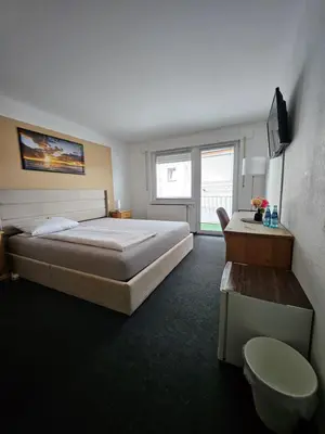 Ein Bett oder Betten in einem Zimmer der Unterkunft Gästehaus Schröder