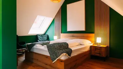 Ein Bett oder Betten in einem Zimmer der Unterkunft Evergreen Cozy Apartment im Herzen von Durlach