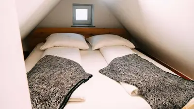 Ein Bett oder Betten in einem Zimmer der Unterkunft Evergreen Cozy Apartment im Herzen von Durlach