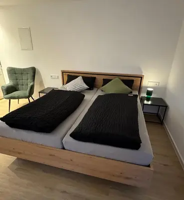 Ein Bett oder Betten in einem Zimmer der Unterkunft Ferienwohnung Tee - Time - Lodge und Kirsch - Kiste